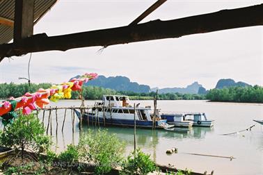 20 Thailand 2002 F1010010 Ausflug Krabi Ruderboot_478